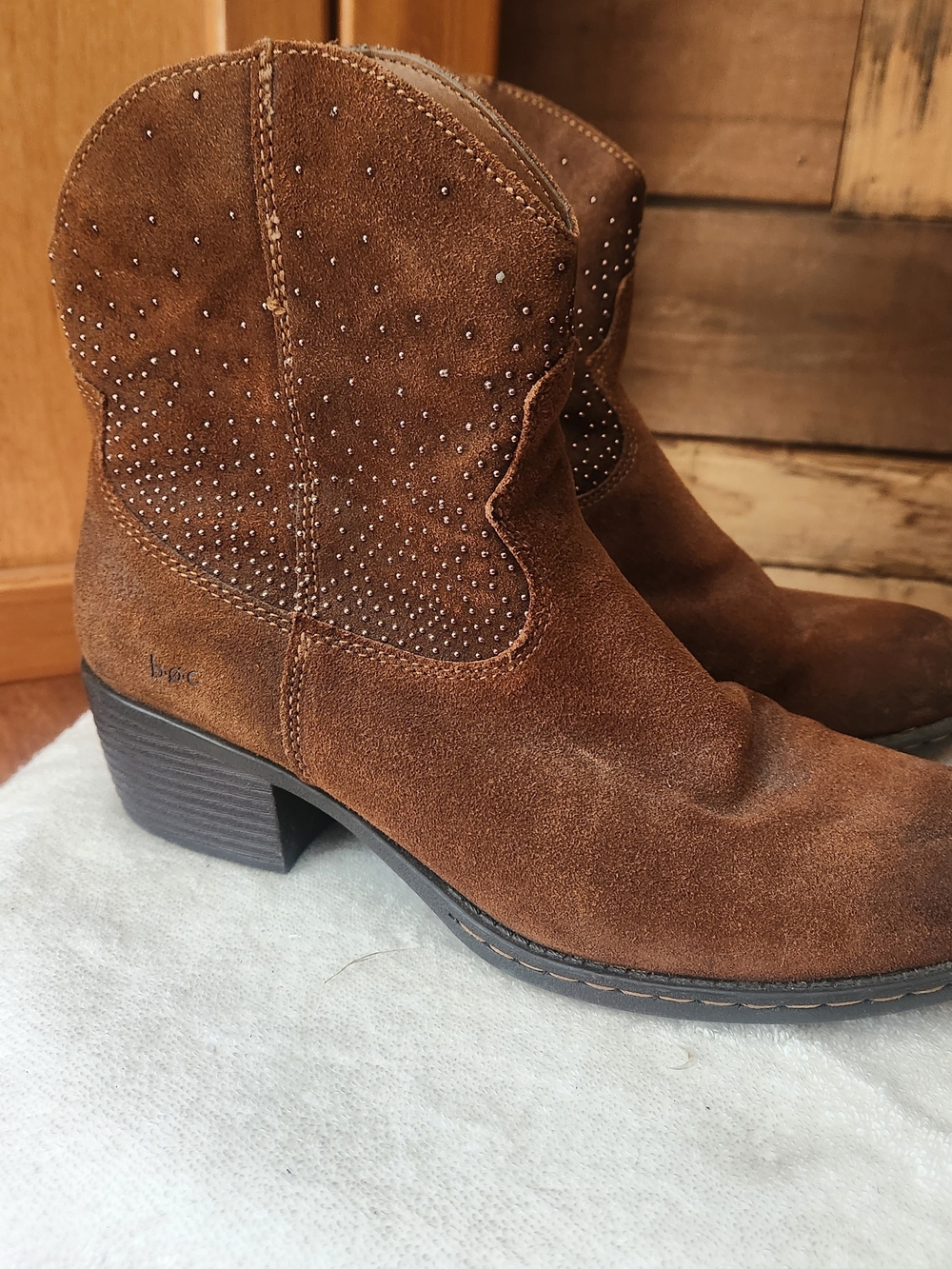 Born B.Ø.C Brown Suede Western Booties With Leather Studs Ankle Boots Size 10 - Picture 2 of 16